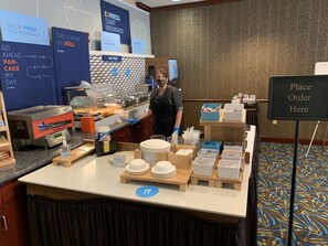 Free daily buffet breakfast - Holiday Inn Express Hotel & Suites NORTH SEQUIM by IHG (Sequim)