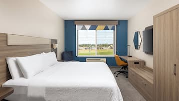 Standard Room, 1 King Bed, Microwave (Minifridge) | Hypo-allergenic bedding, pillowtop beds, blackout drapes