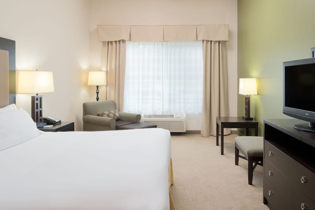 1 bedroom, hypo-allergenic bedding, pillow-top beds, blackout curtains