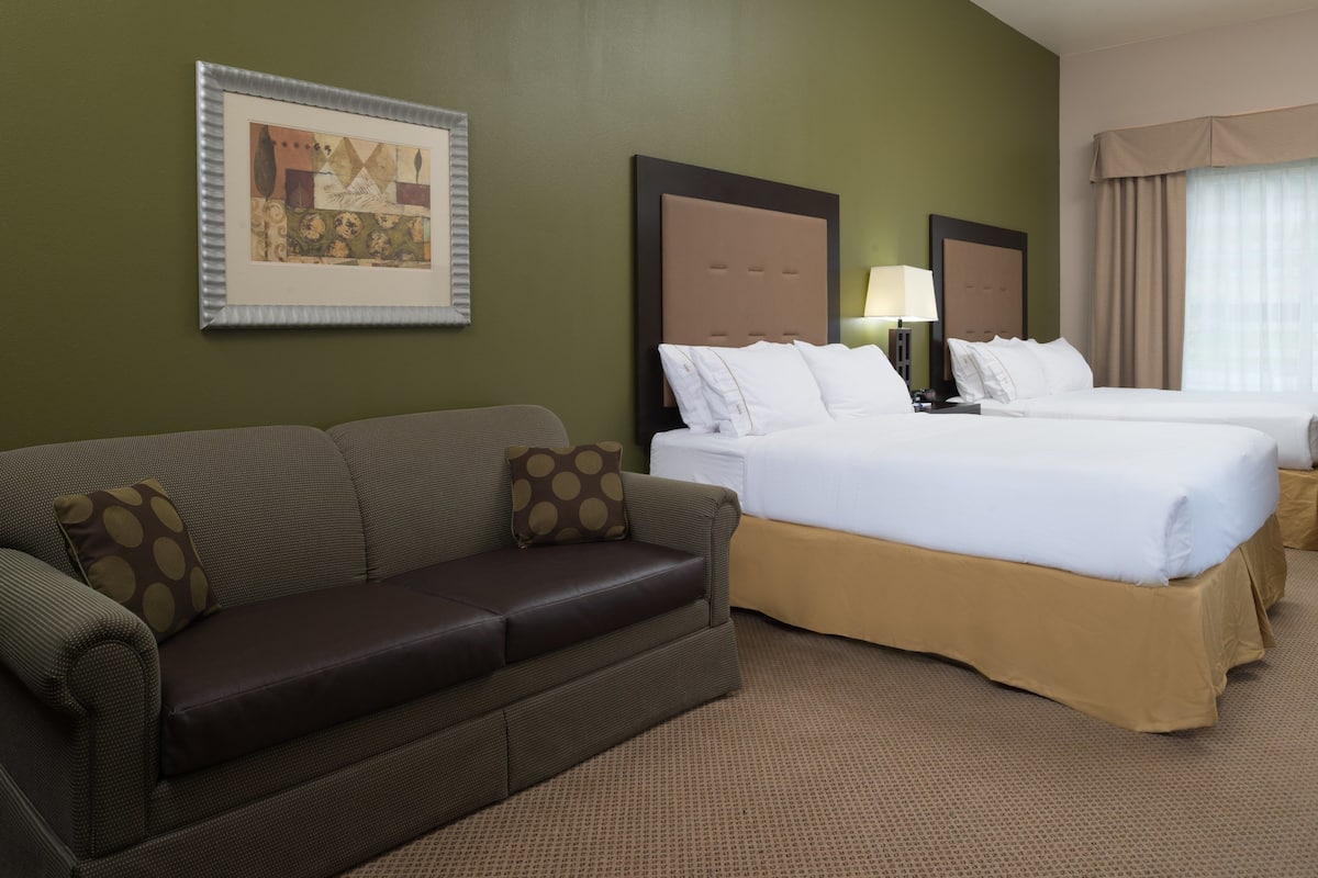 1 bedroom, hypo-allergenic bedding, pillow-top beds, blackout curtains