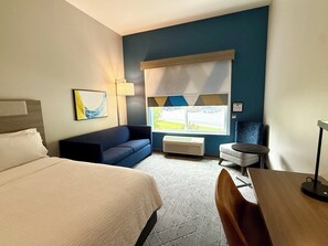 1 bedroom, hypo-allergenic bedding, pillowtop beds, blackout drapes - Holiday Inn Express Hotel & Suites NORTH SEQUIM by IHG (Sequim)