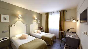 Family Room, Connecting Rooms | Iron/ironing board, cribs/infant beds, free WiFi, bed sheets