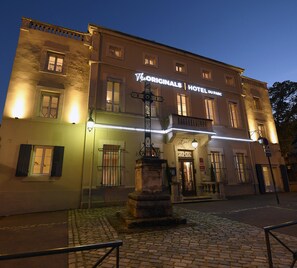 Property entrance - The Originals Boutique, Hôtel du Parc (Cavaillon)