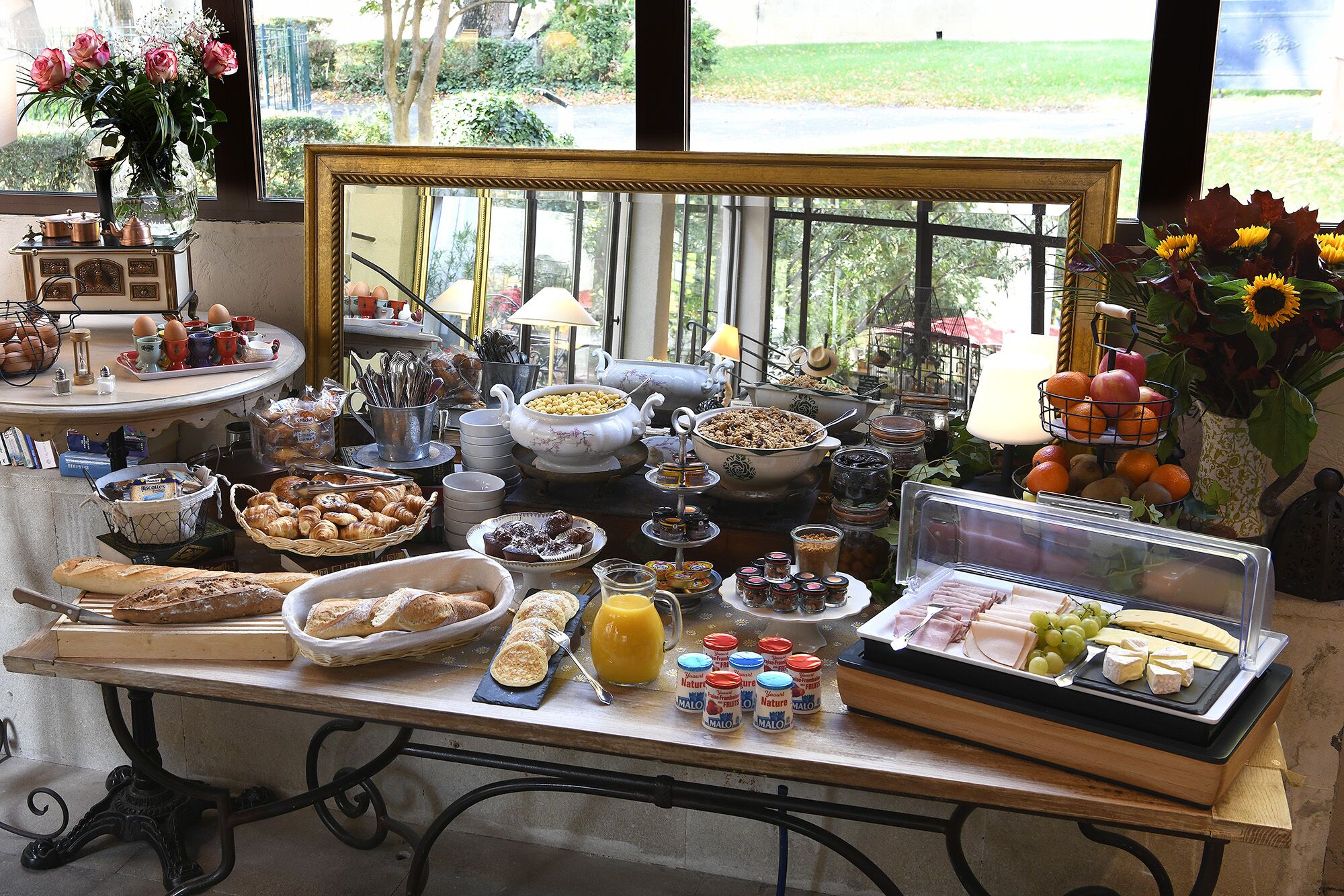 daily buffet breakfast (eur 13 per person)