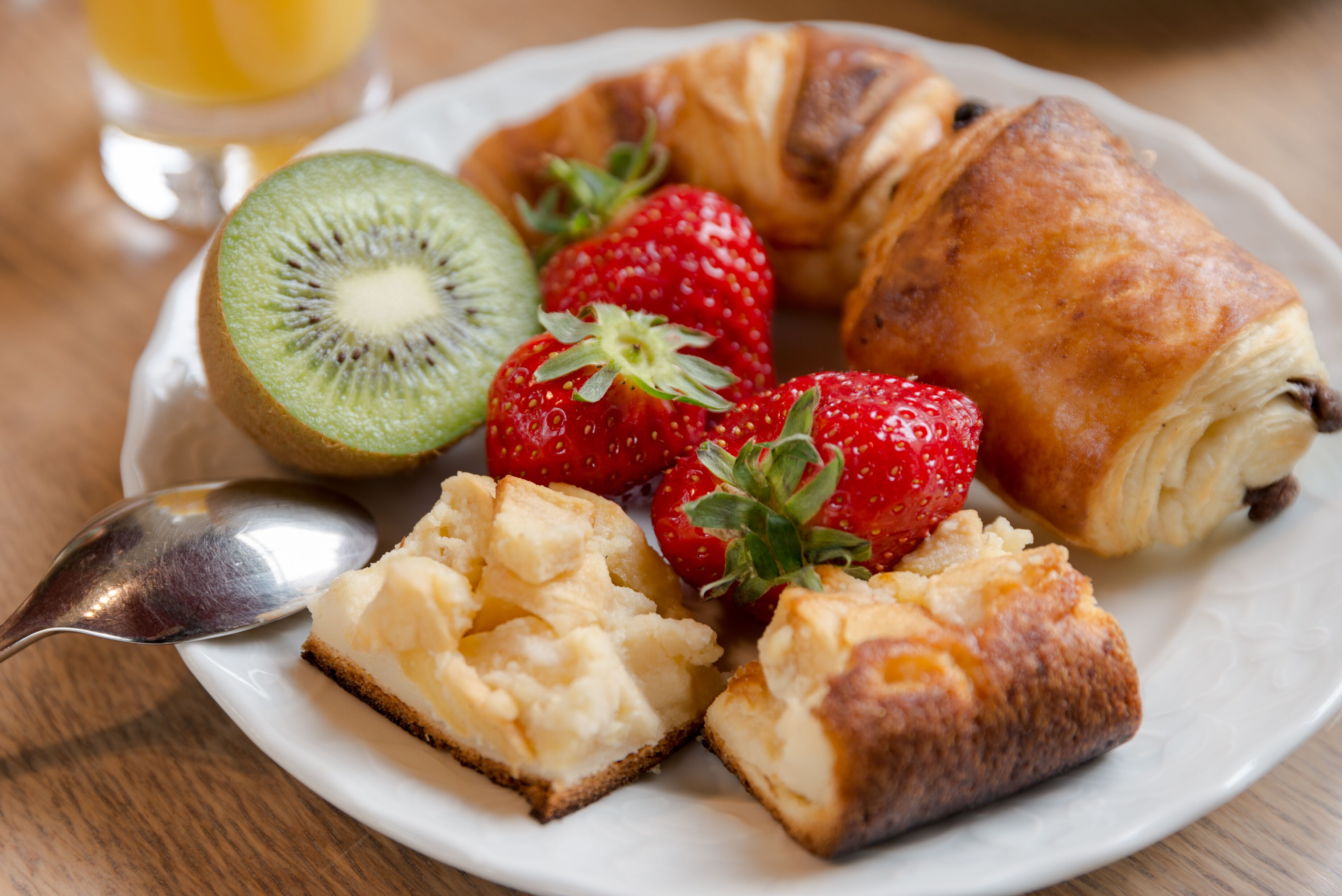 daily buffet breakfast (eur 13 per person)
