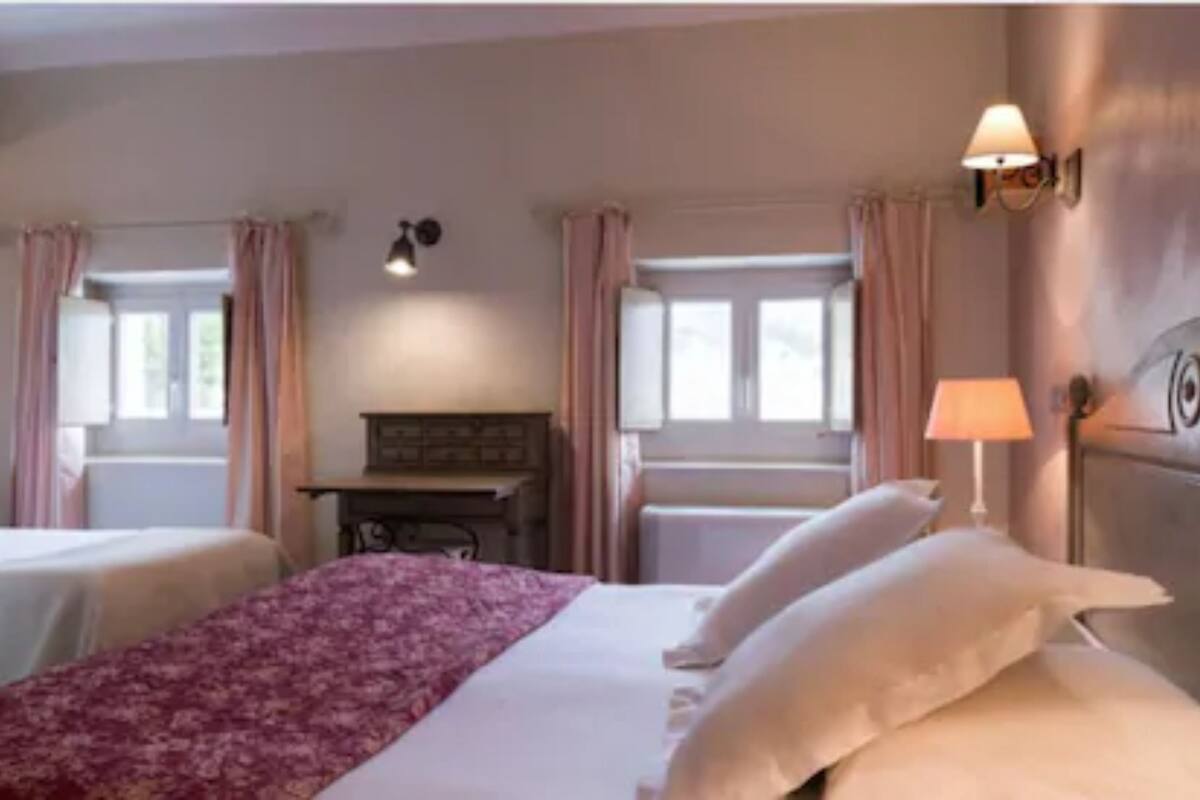 Triple Room | Iron/ironing board (on request), cots/infant beds, free WiFi, bed sheets