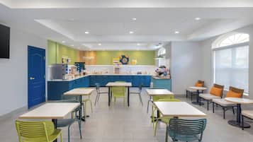 Free daily continental breakfast
