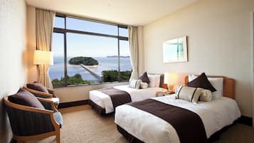 Een kluis op de kamer, een strijkplank/strijkijzer, gratis wifi