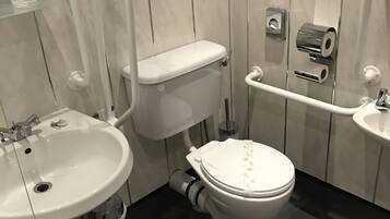 Quadruple Room, Connecting Rooms | Bathroom | Combined shower/bathtub, free toiletries, hair dryer, towels