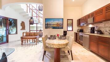 2 restaurants, breakfast, lunch, dinner served; Asian cuisine