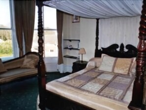Double Room Ensuite Jetted Tub (Fountain Room)