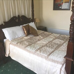 Double Room Ensuite Jetted Tub (Fountain Room)