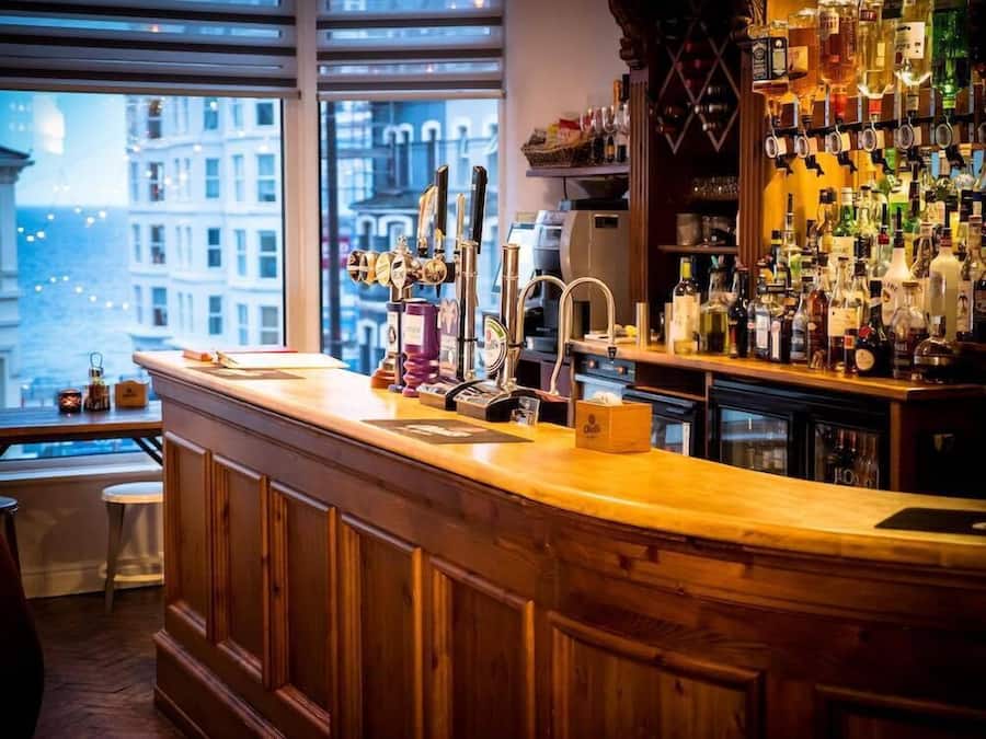 Bar (en el alojamiento)