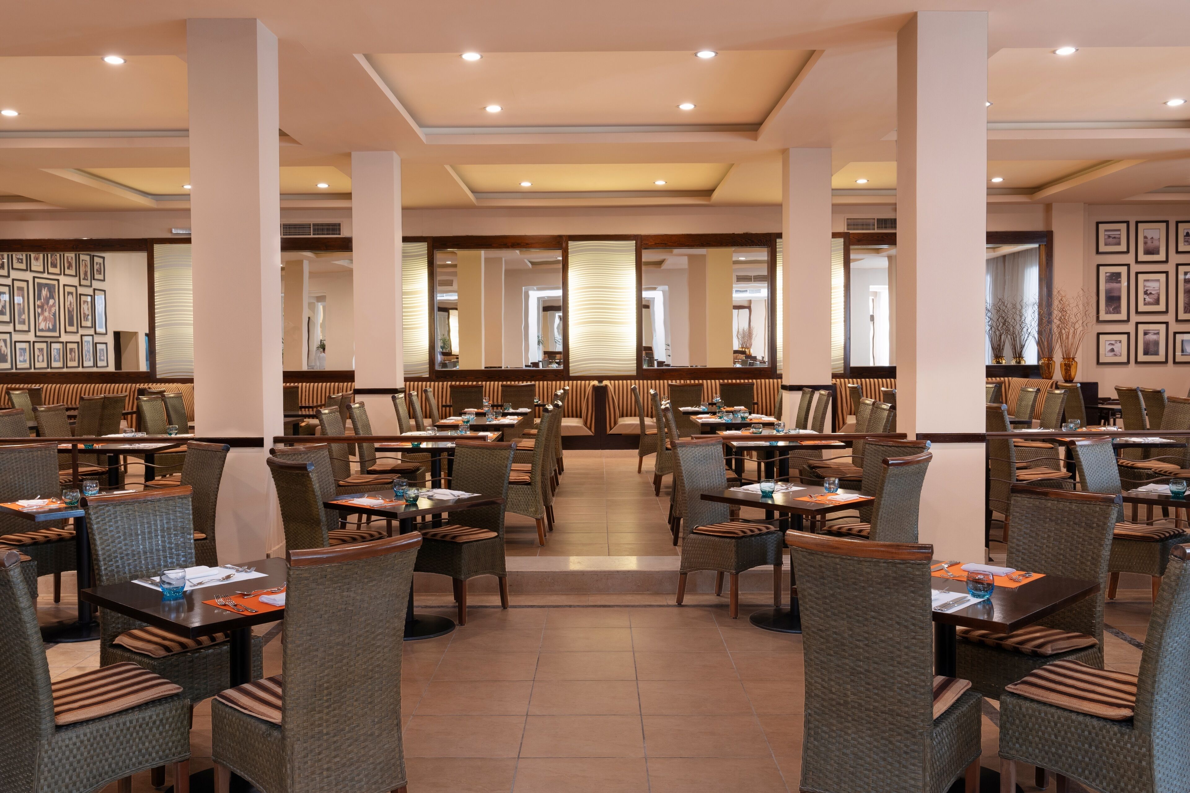 2 restaurants, breakfast, lunch, dinner served; international cuisine