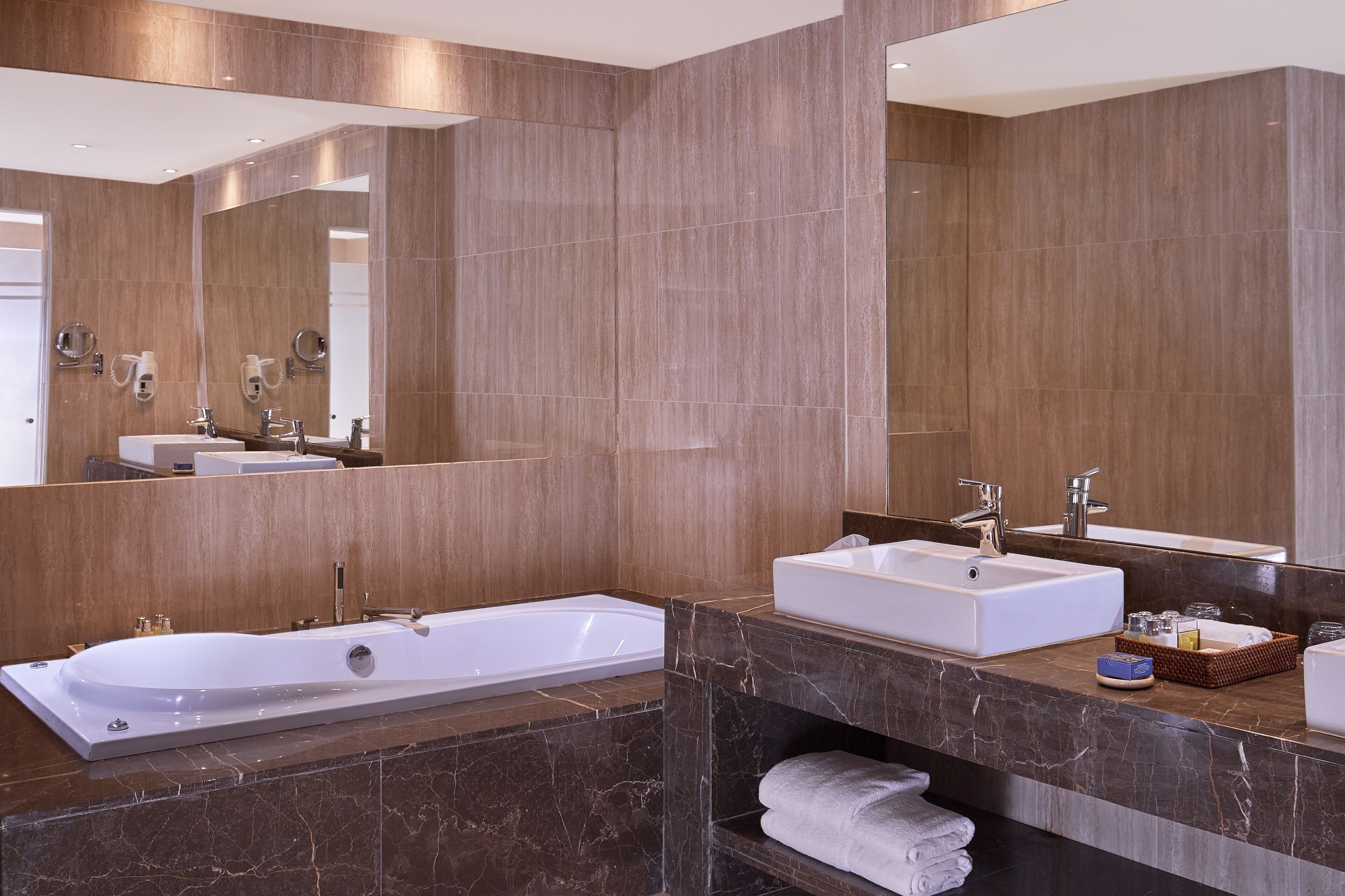 royal suite, 1 queen bed, sea view | bathroom | jetted bath, eco-friendly toiletries, hair dryer, bathrobes