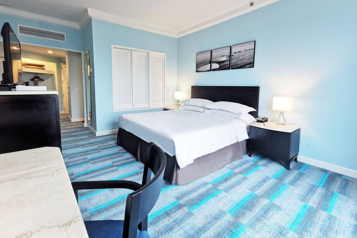 Family Suite 1 King Bed & 1 Single Extra Bed only (2 Adult +2 Children) | Minibar, in-room safe, desk, blackout drapes