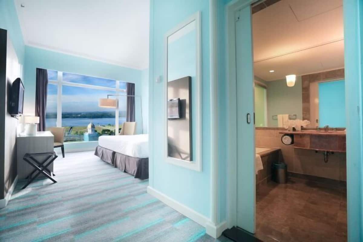 Minibar, in-room safe, desk, blackout drapes