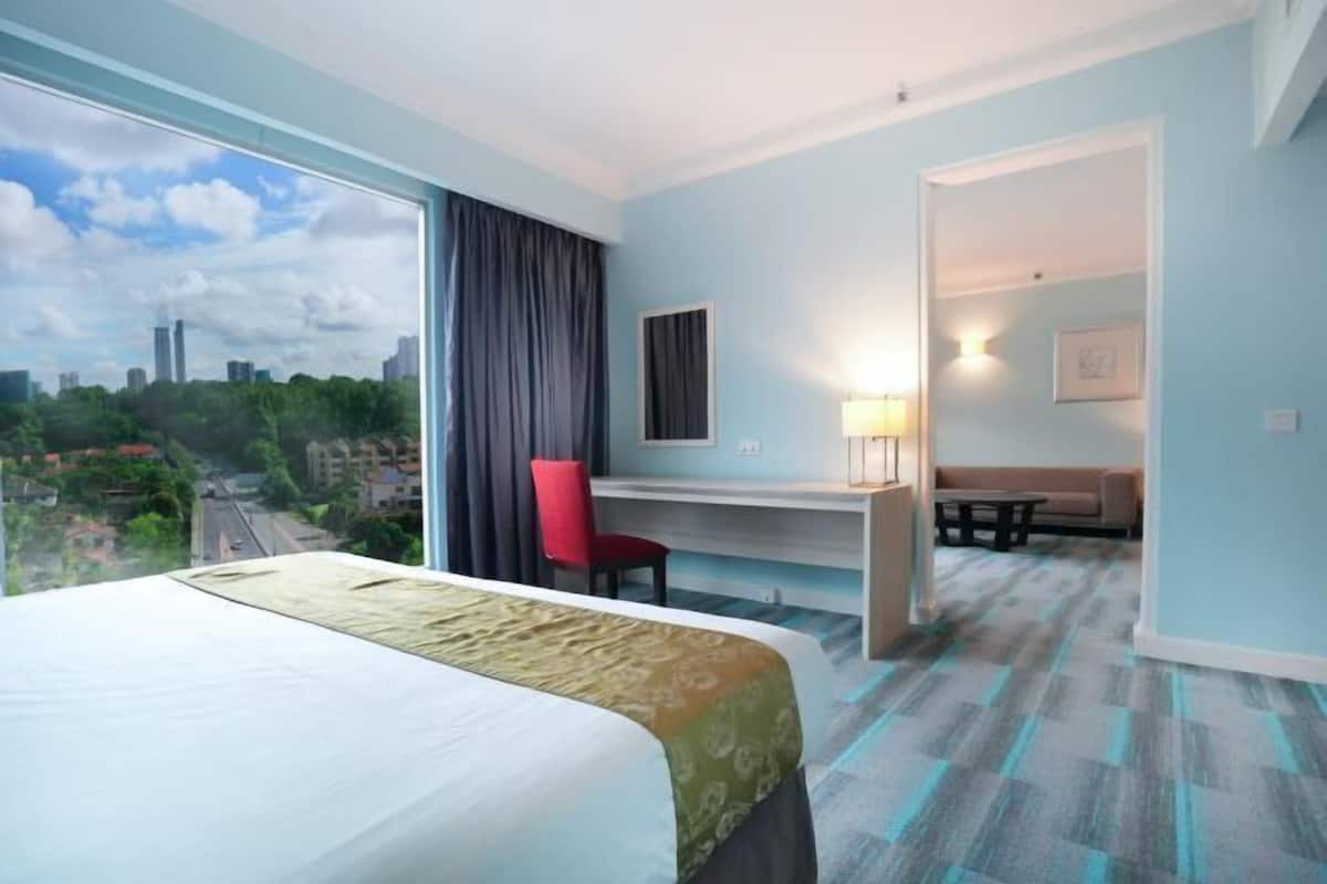 Minibar, in-room safe, desk, blackout drapes