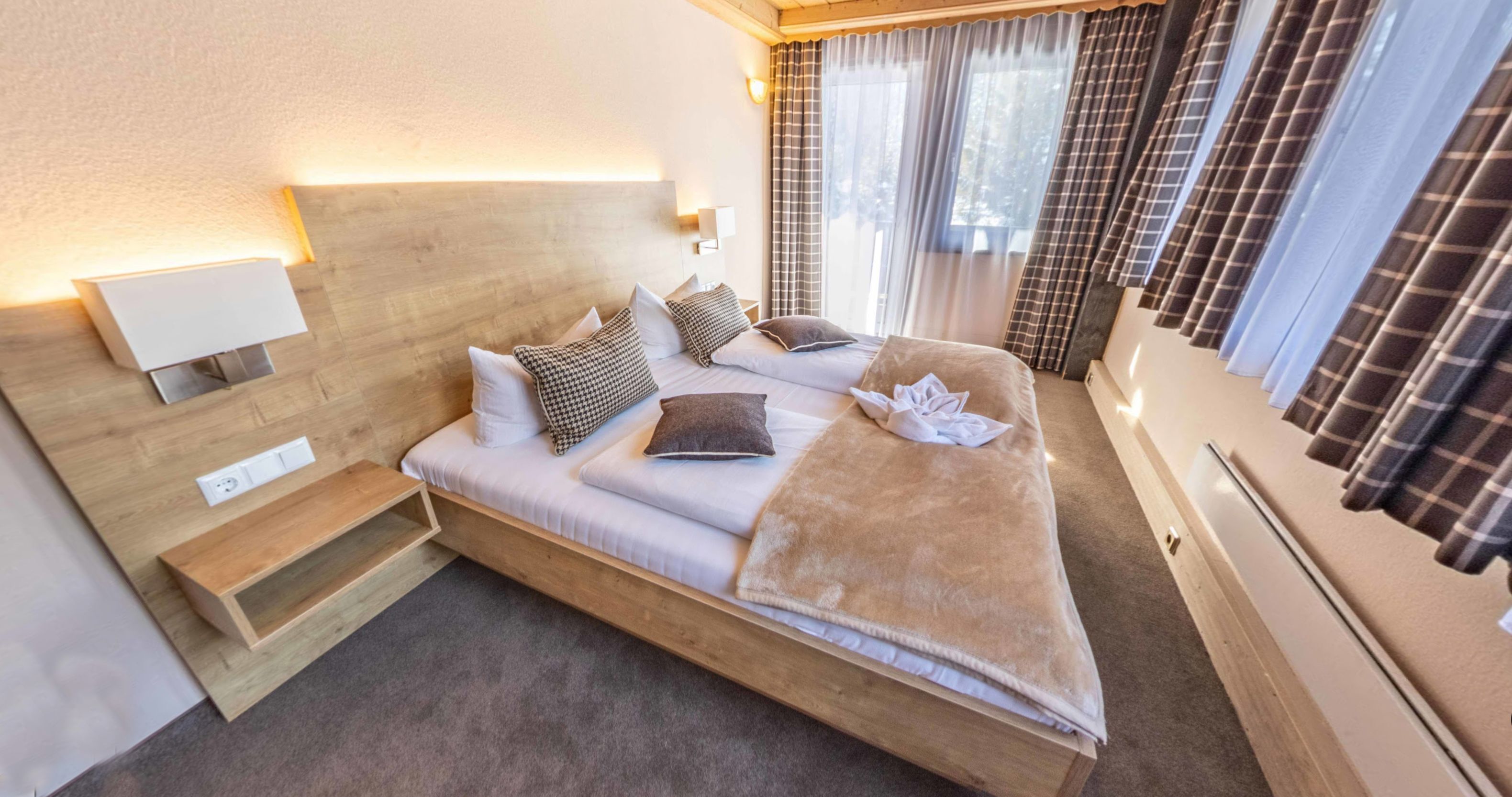 Minibar, bureau, accès au Wi-Fi (inclus), literie fournie