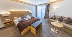 Minibar, desk, free WiFi, bed sheets - Hotel Quellenhof (Grainau)
