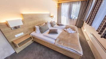 Standard-Doppelzimmer | Minibar, Schreibtisch, kostenloses WLAN, Bettwäsche