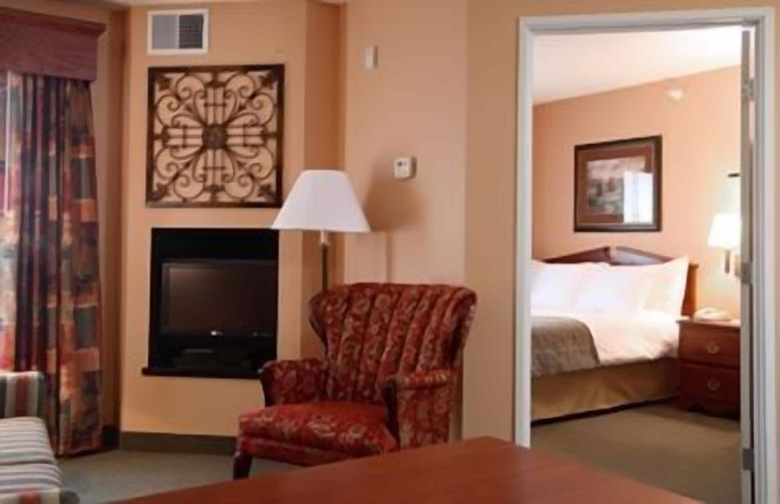 flat-screen tv, dvd player