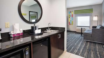 羽絨被、書桌、遮光布/窗簾、熨斗/熨衣板