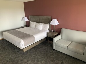 Deluxe Room, Golf View | Desk, iron/ironing board, rollaway beds, free WiFi