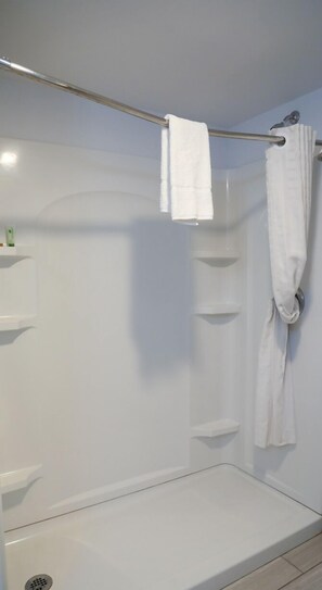 Standard Room, 2 Queen Beds, Non Smoking | Bathroom | Combined shower/tub, hair dryer, towels - Inn At Arbor Ridge Hotel & Conference Center (Hopewell Junction)