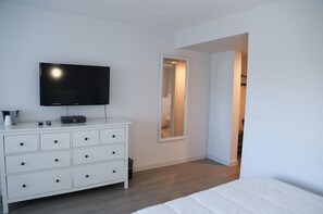 Standard Room, 2 Queen Beds, Non Smoking | Iron/ironing board, free WiFi, bed sheets, alarm clocks - Inn At Arbor Ridge Hotel & Conference Center (Hopewell Junction)