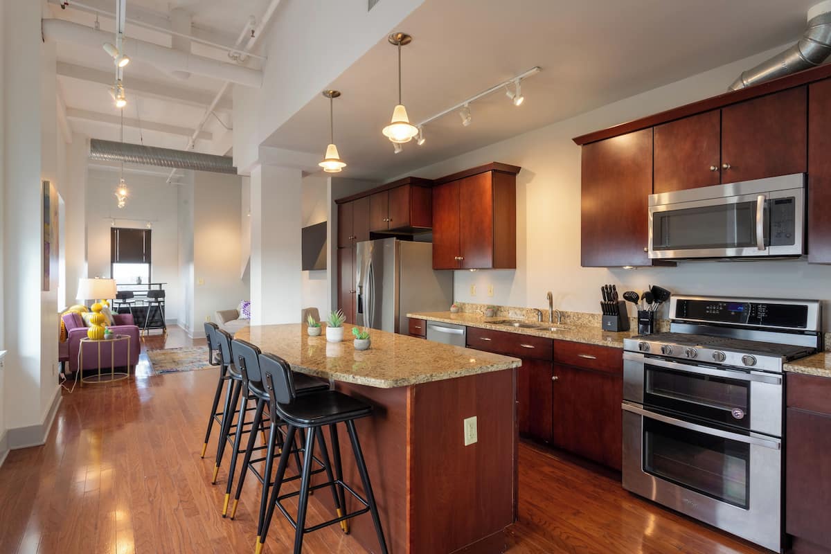 fridge, microwave, coffee/tea maker