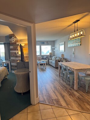 1 habitación, caja de seguridad en la habitación y escritorio