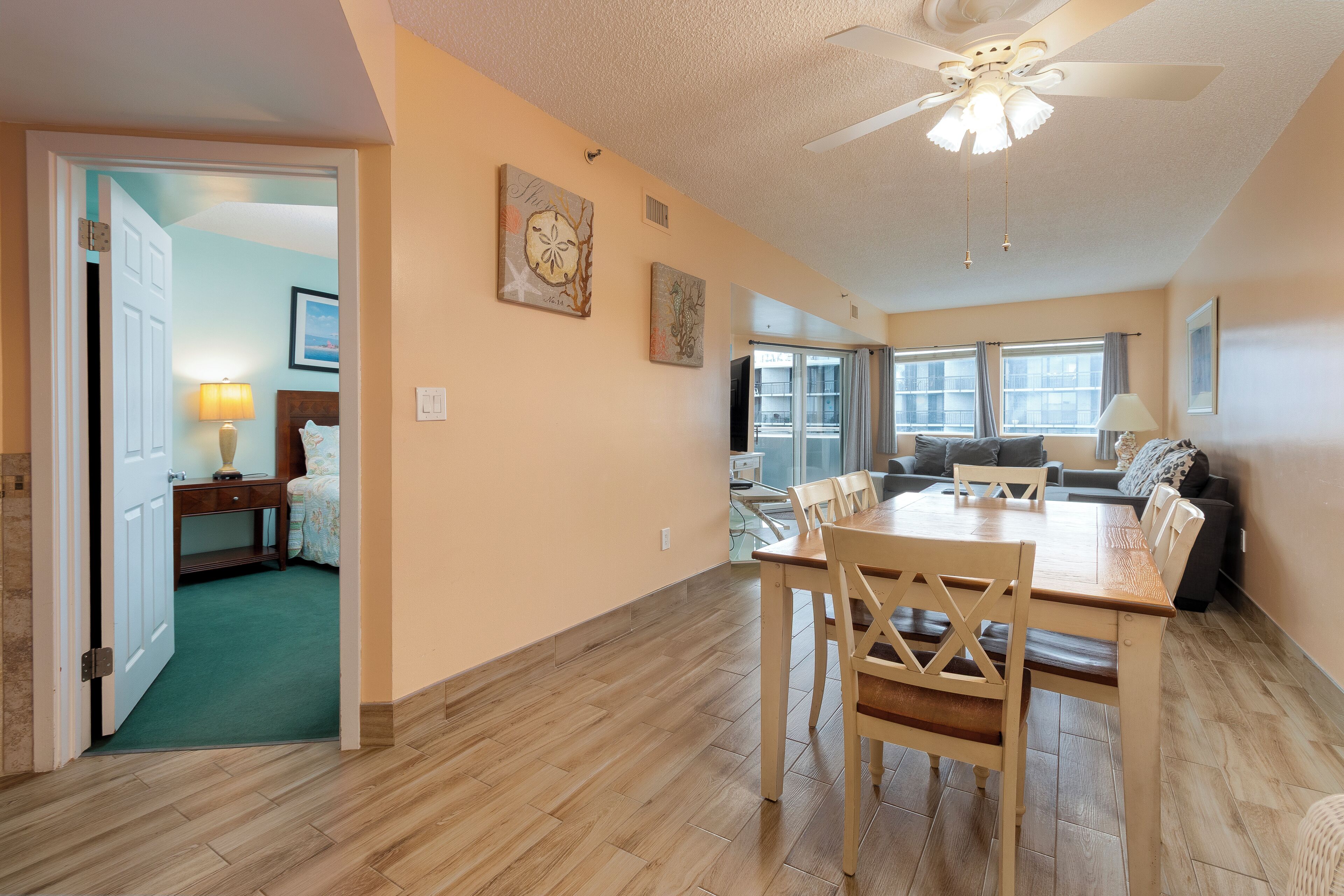 superior suite, 1 queen bed with sofa bed, balcony (top floor) | living area