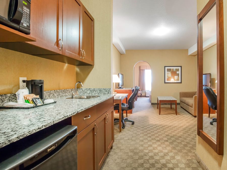 Suite, 1 King Bed, Non Smoking | Premium bedding, pillowtop beds, desk, laptop workspace