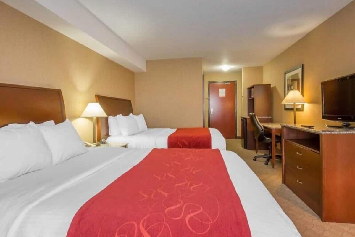 Ropa de cama de alta calidad y colchones con acolchado adicional