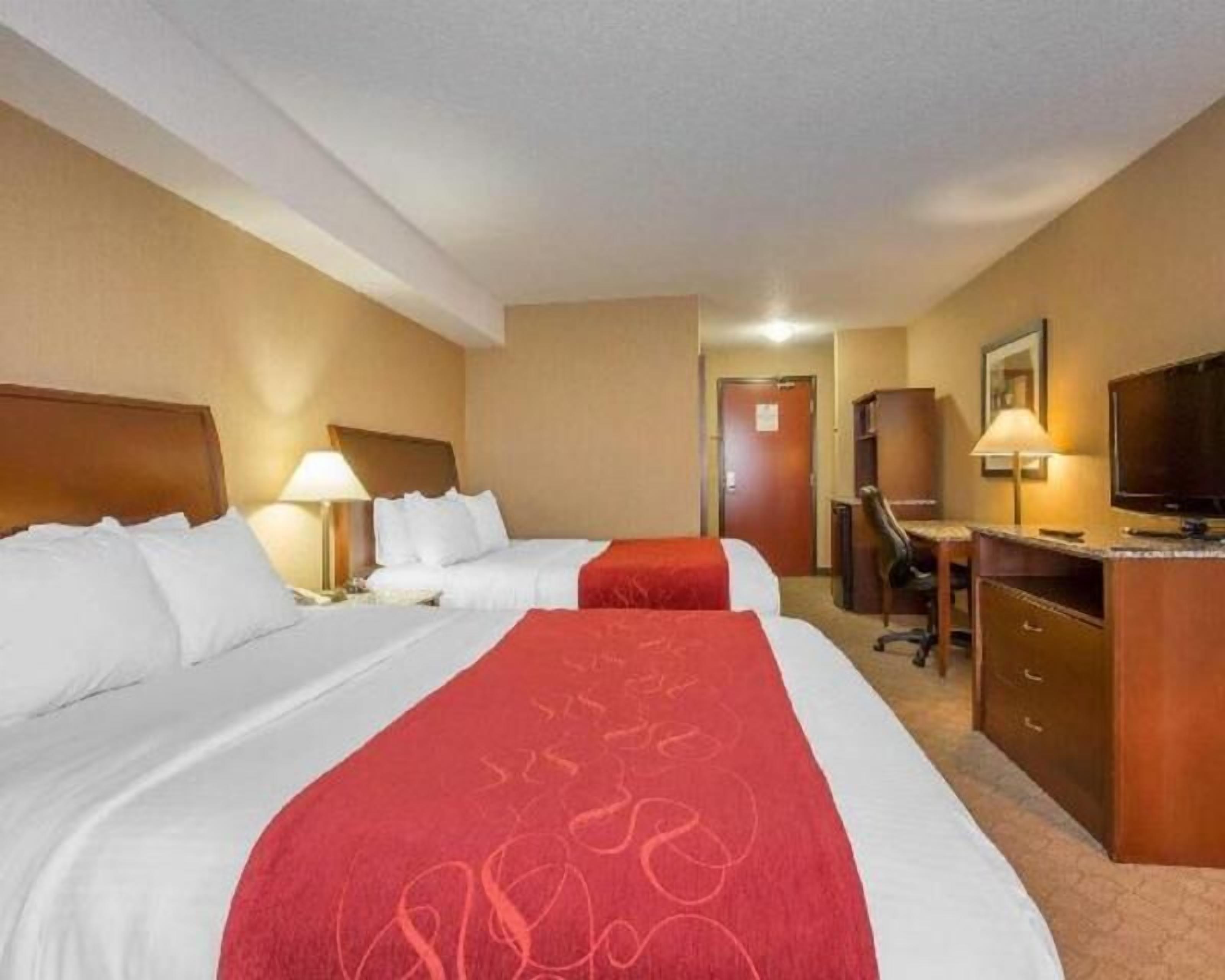 Ropa de cama de alta calidad, colchones con pillow-top y escritorio 