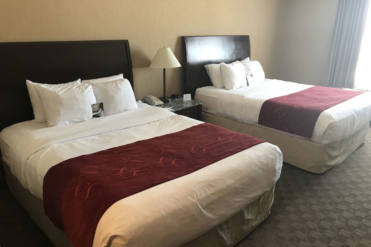 Ropa de cama de alta calidad y colchones con acolchado adicional