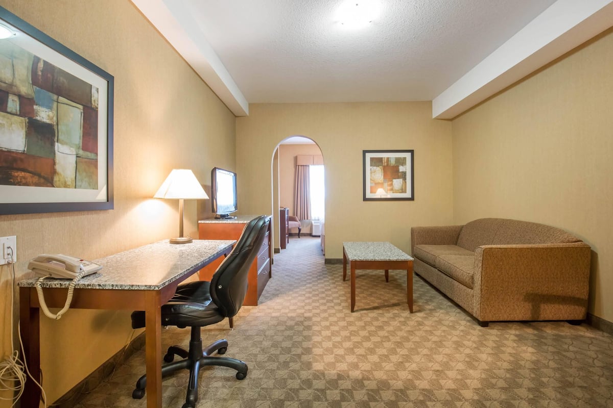 Premium bedding, pillowtop beds, desk, laptop workspace