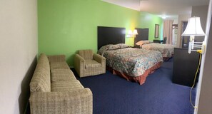 Deluxe Studio Suite, 1 Bedroom | Desk, soundproofing, iron/ironing board, free WiFi