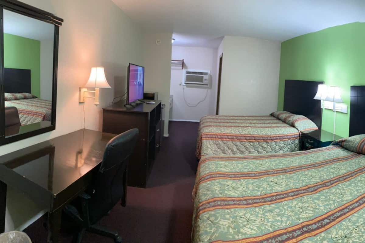 Standaard eenpersoonskamer, 1 kingsize bed, roken | Een bureau, geluiddichte muren, een strijkplank/strijkijzer, gratis wifi