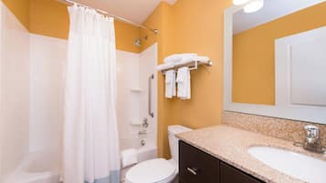 Studio, 1 King-Bett | Badezimmer | Duschwanne, Haartrockner, Handtücher