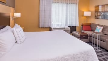 Studio, 1 King Bed | In-room safe, desk, soundproofing, iron/ironing board
