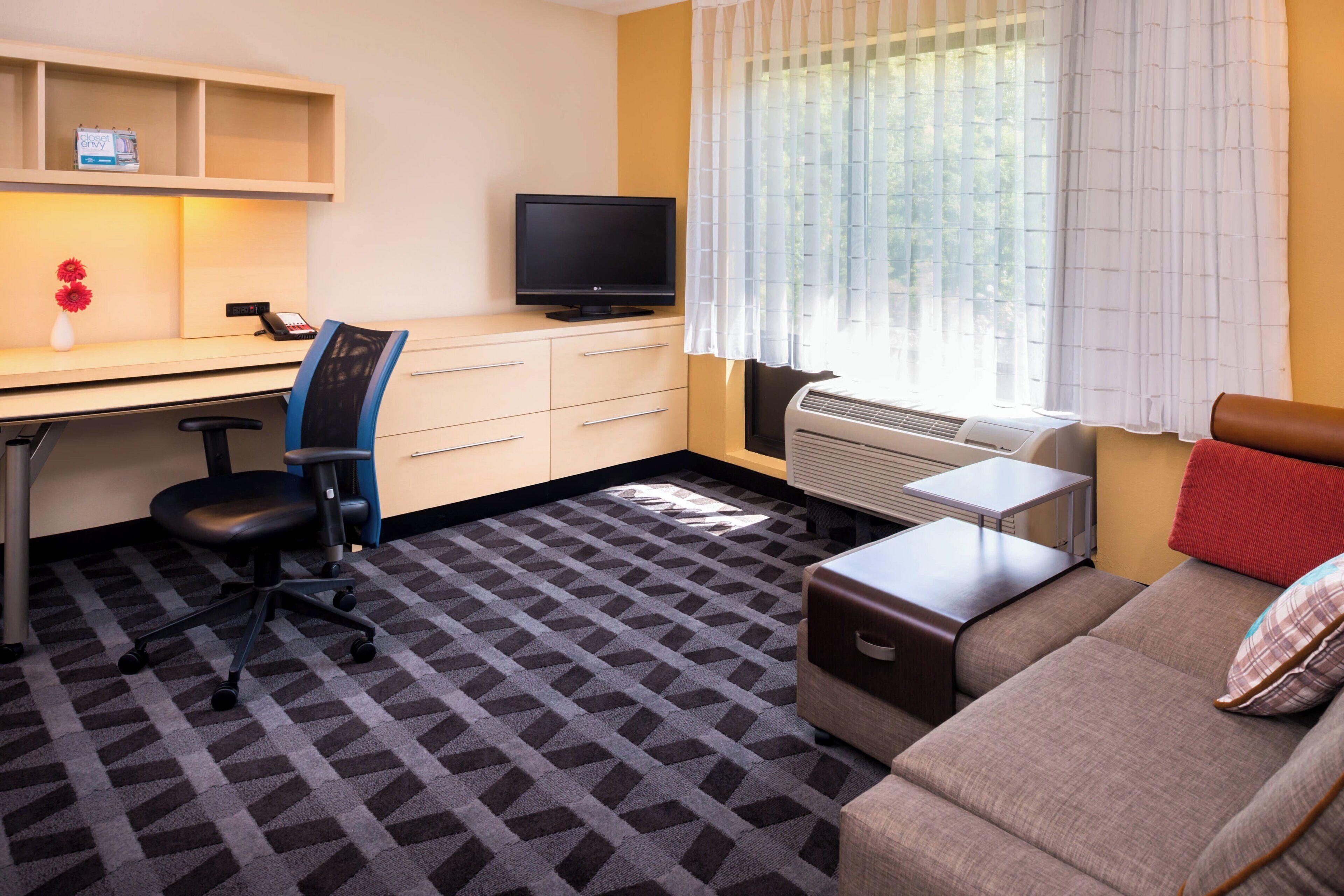 suite, 1 bedroom | in-room safe, desk, soundproofing, iron/ironing board