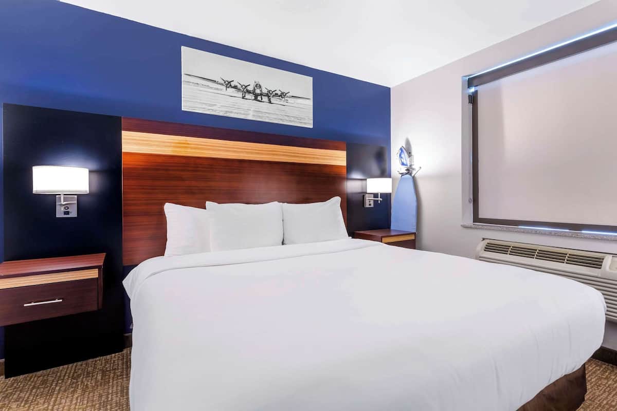 Minibar, skrivbord, strykjärn/strykbräda och gratis wi-fi