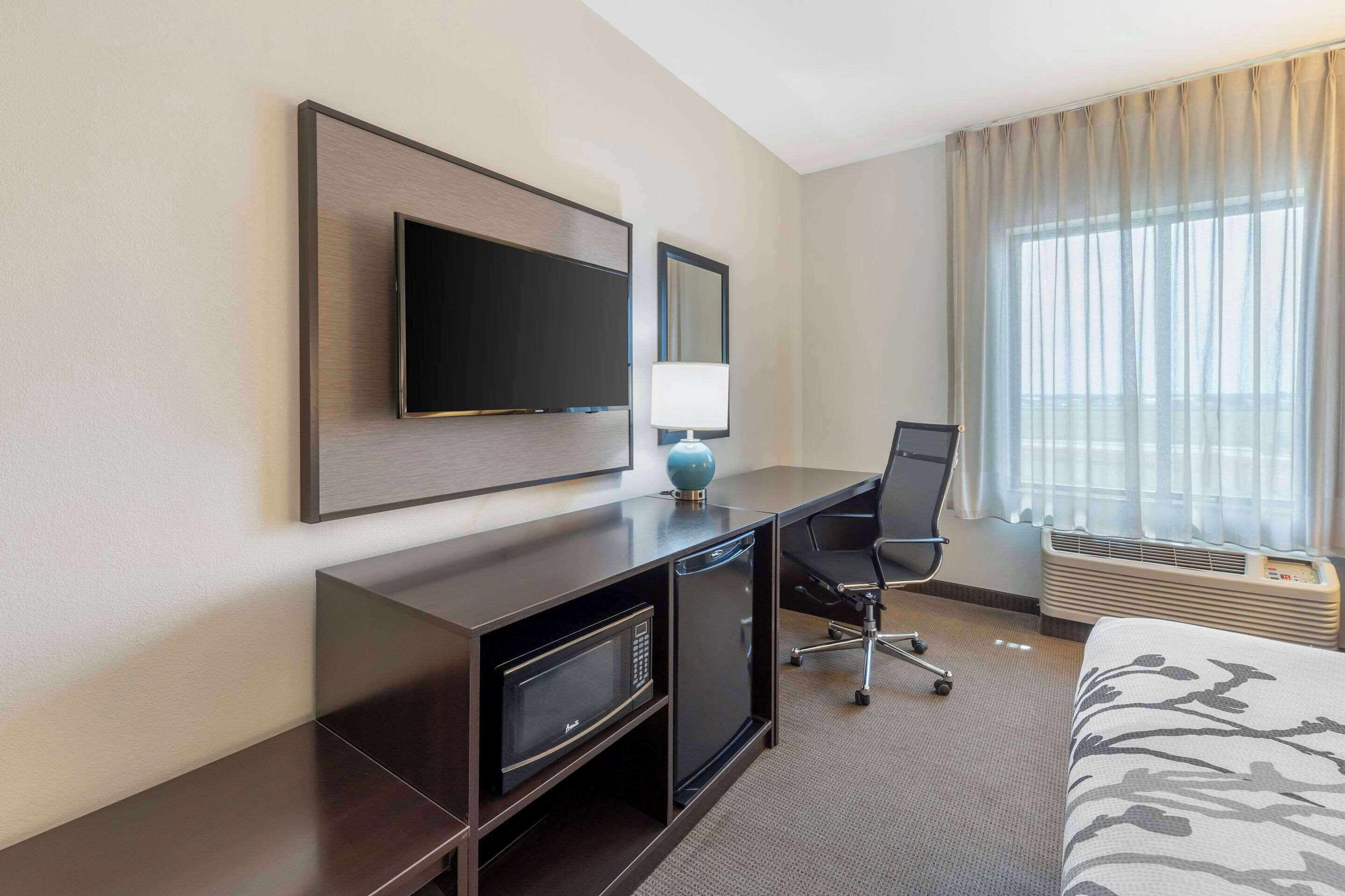 premium bedding, down duvets, pillow-top beds, in-room safe