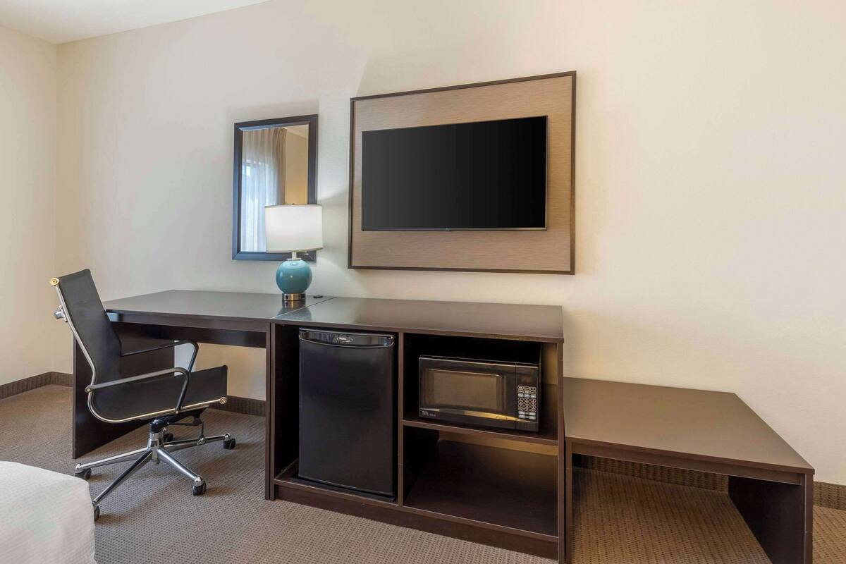 room, 2 queen beds, accessible, non smoking | premium bedding, down duvets, pillow-top beds, in-room safe