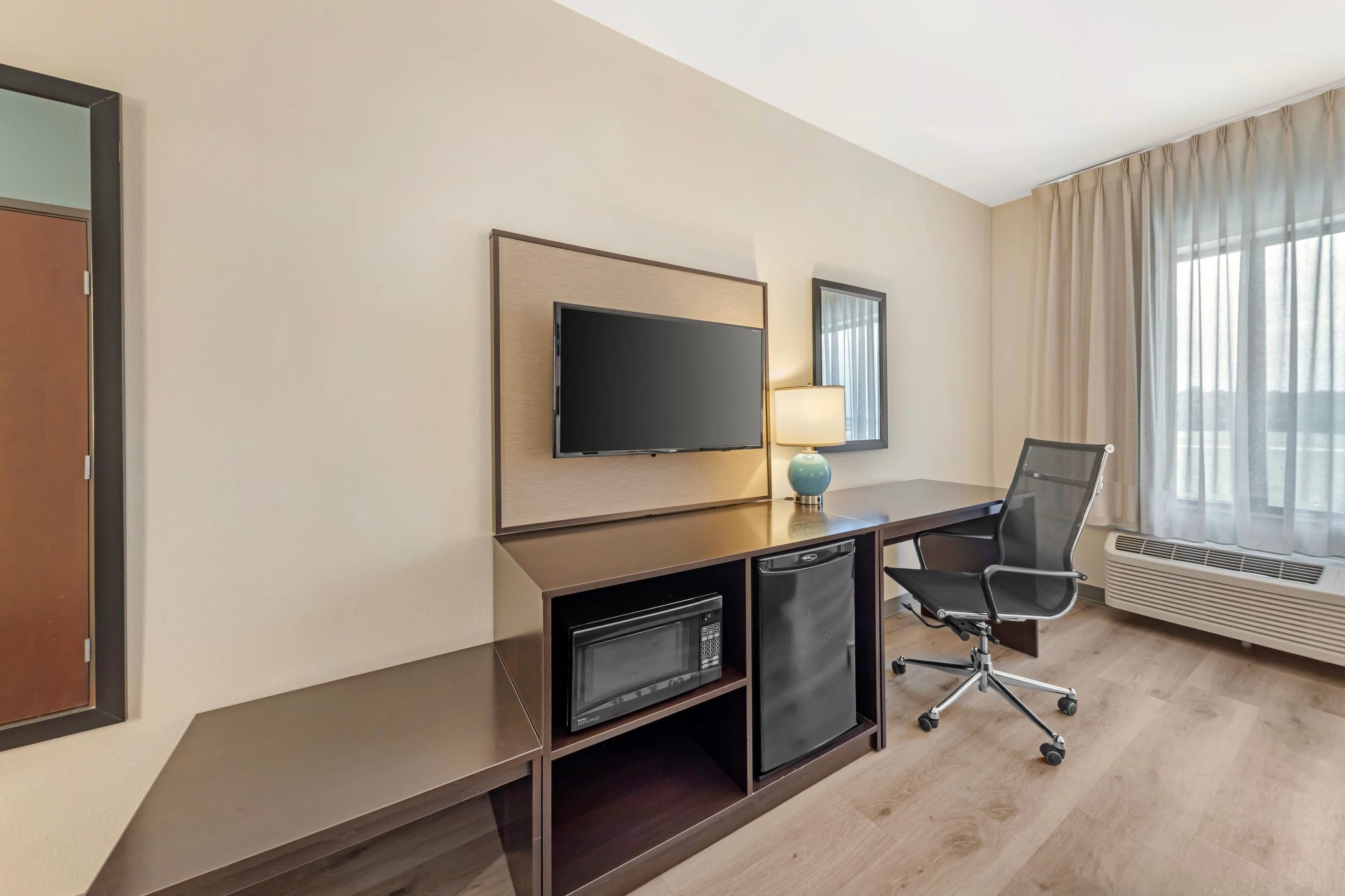 premium bedding, down duvets, pillow-top beds, in-room safe