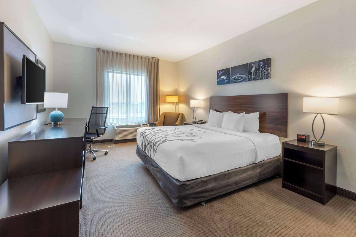 premium bedding, down duvets, pillow-top beds, in-room safe