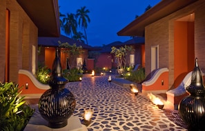 Couples treatment rooms, sauna, hot tub, steam room, Turkish bath