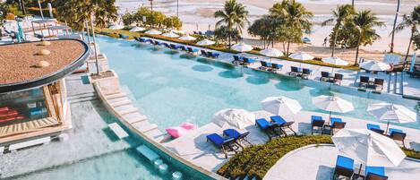Deluxe Room, 1 King Bed, Sea View | Beach/ocean view